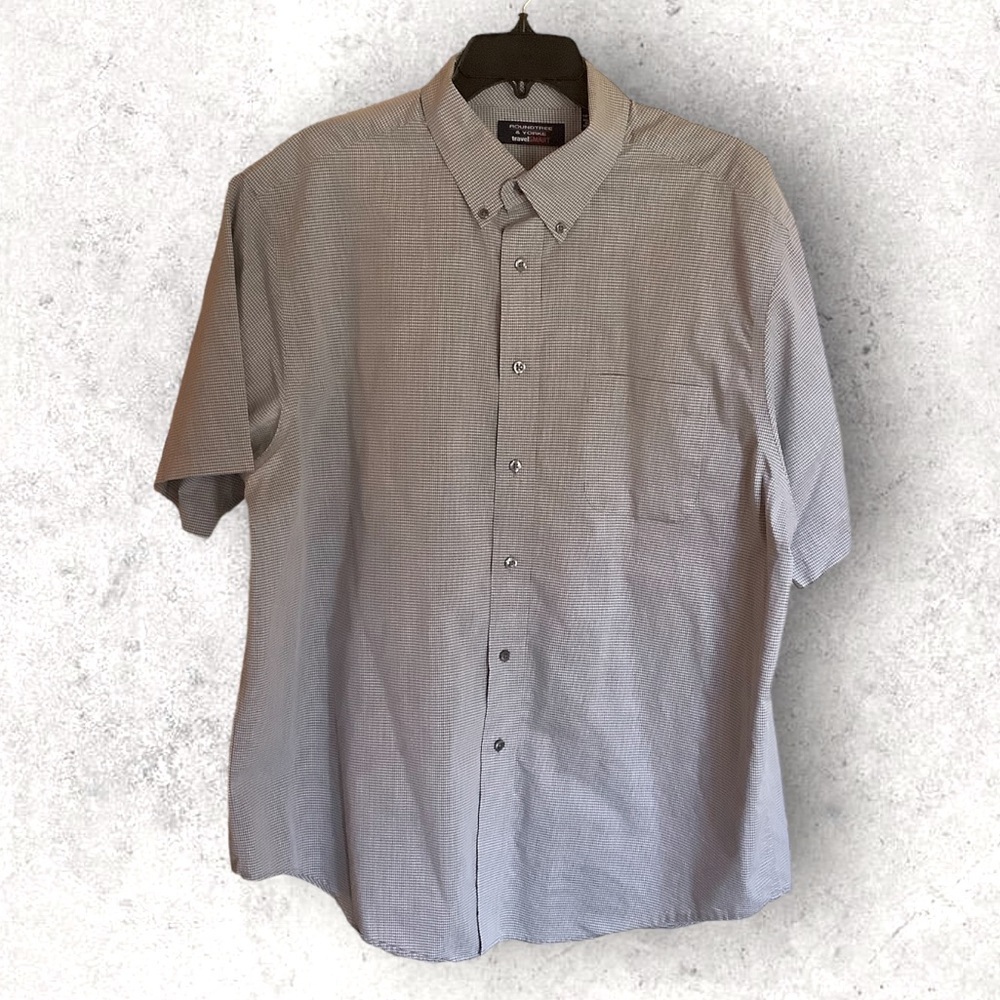 Roundtree & Yorke Men’s Short Sleeve Button Down Shirt